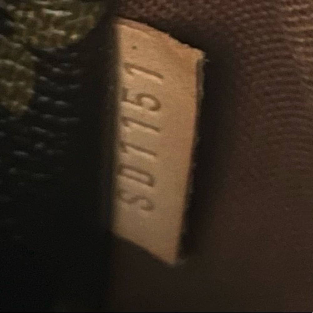 Louis Vuitton Totally MM Monogram Tote - Picture 4 of 16
